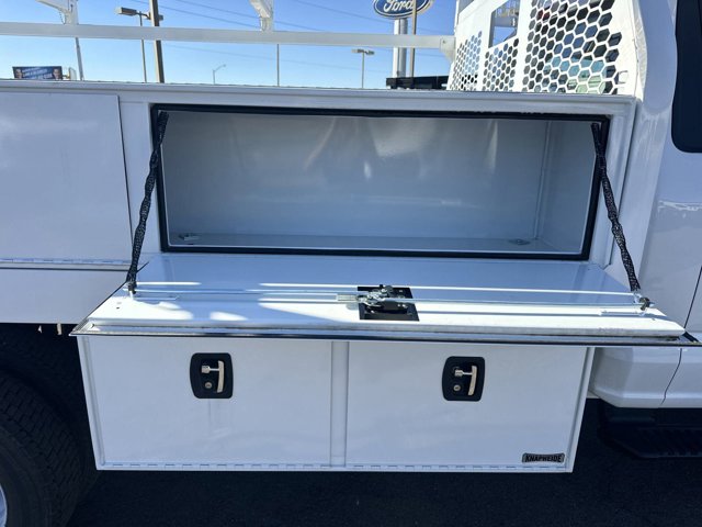 Vehicle image 9 of 40