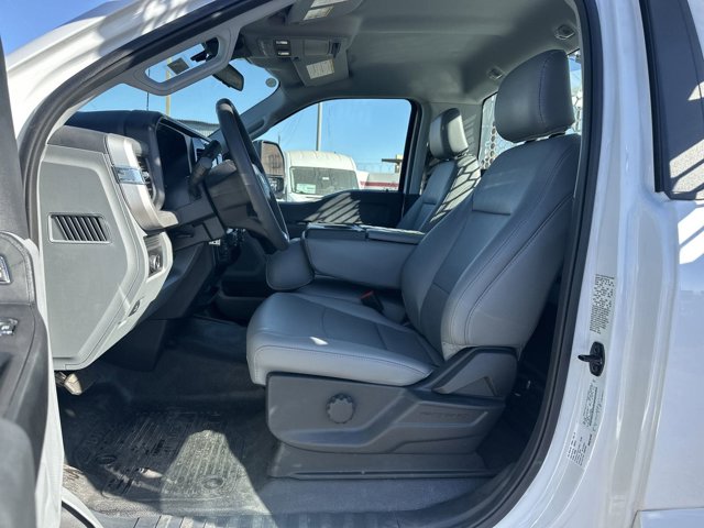 Vehicle image 34 of 40