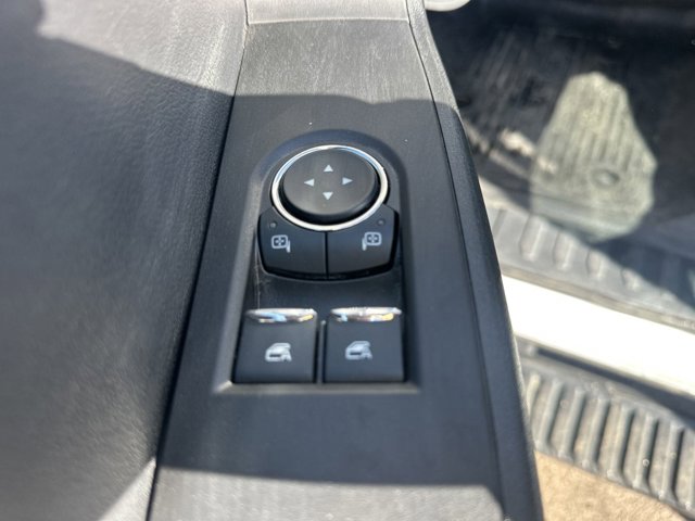 Vehicle image 17 of 40
