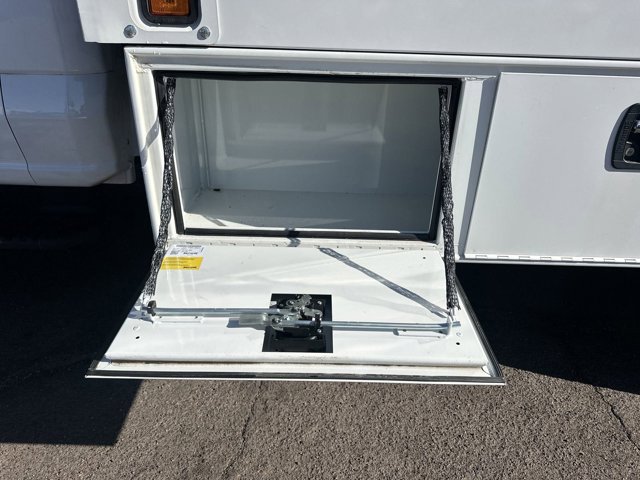 Vehicle image 11 of 40