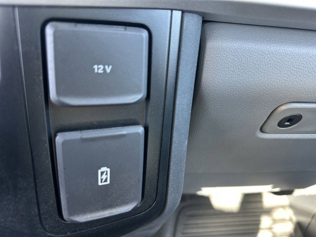 Vehicle image 28 of 40