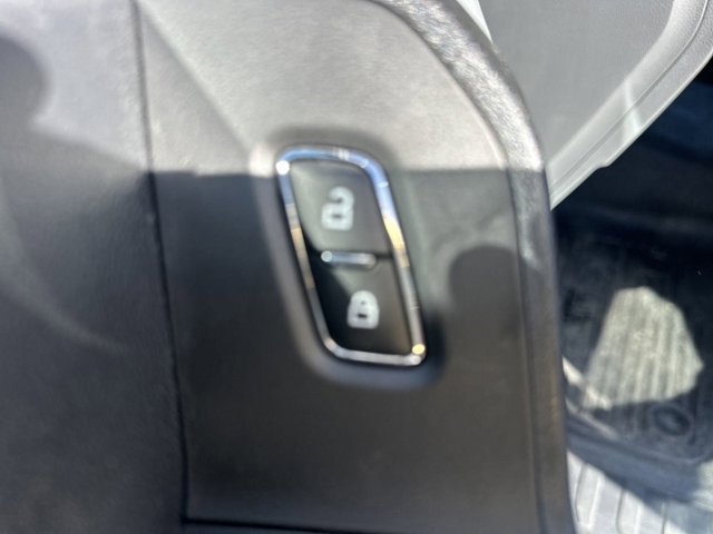 Vehicle image 18 of 40