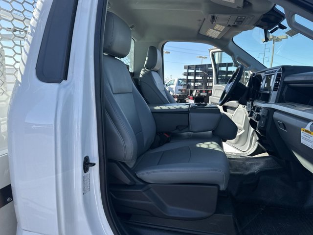 Vehicle image 35 of 40