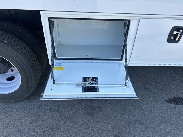 Vehicle image 8 of 40
