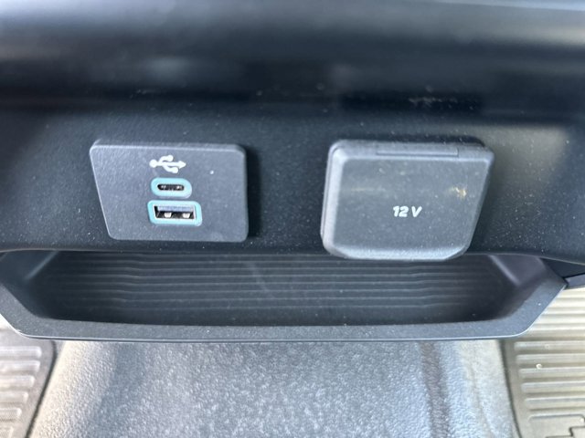 Vehicle image 27 of 40