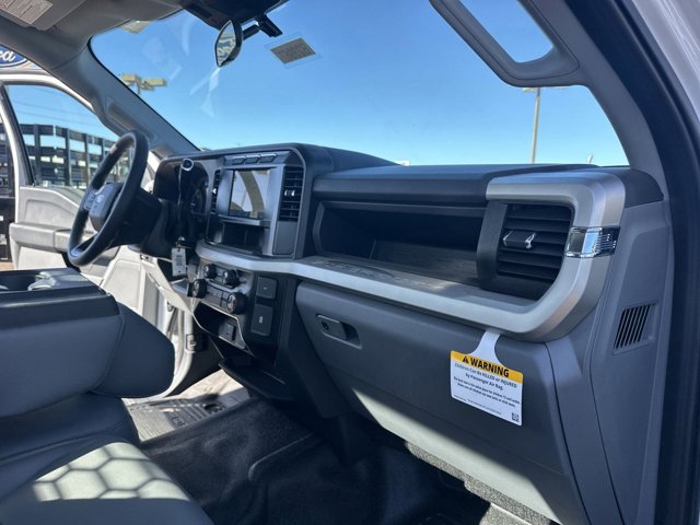 Vehicle image 36 of 40