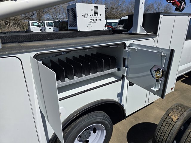 Vehicle image 10 of 19