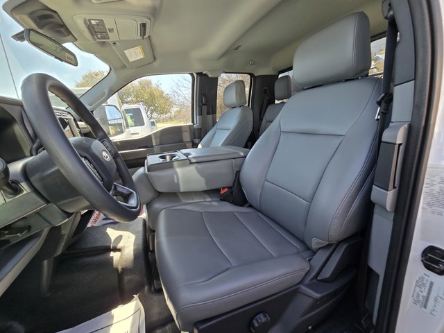 Vehicle image 13 of 19