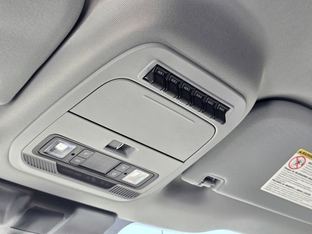 Vehicle image 17 of 19