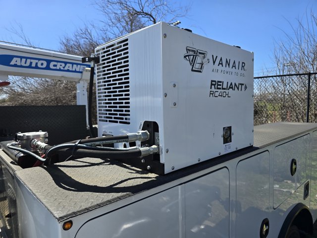 Vehicle image 7 of 19