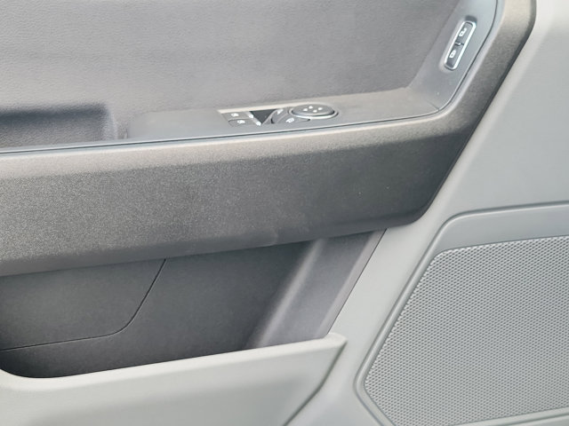 Vehicle image 6 of 19
