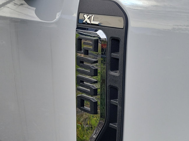 Vehicle image 18 of 19