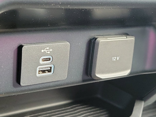 Vehicle image 15 of 19