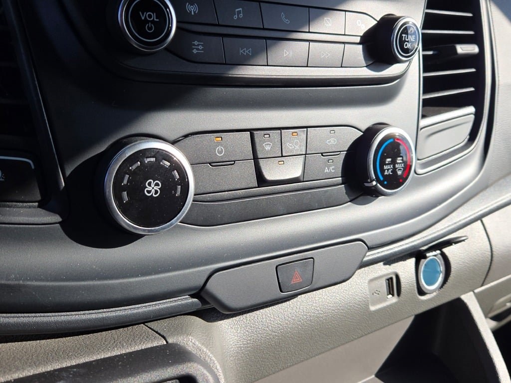 Vehicle image 27 of 28