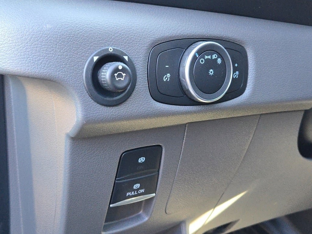 Vehicle image 26 of 28
