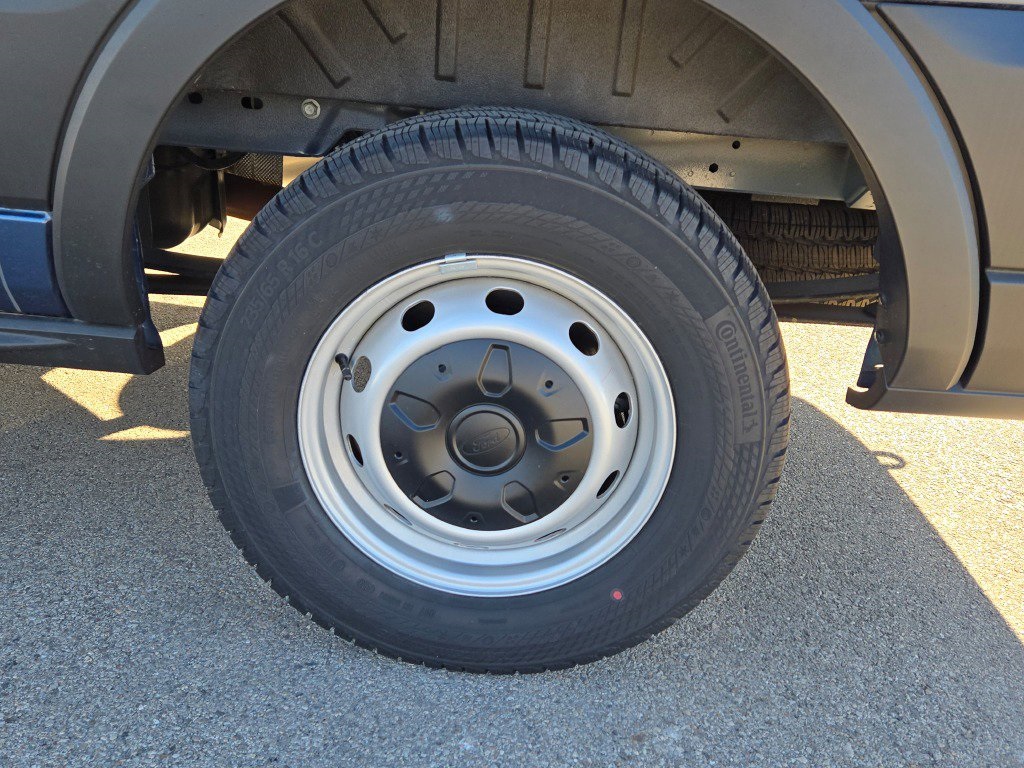 Vehicle image 8 of 28