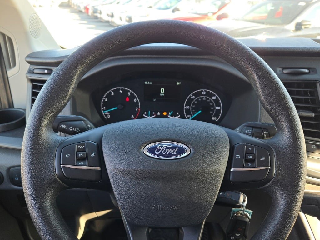 Vehicle image 23 of 28