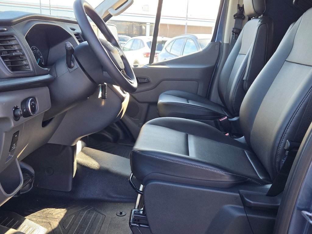 Vehicle image 13 of 28