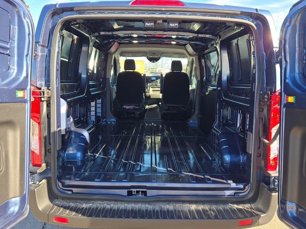 Vehicle image 9 of 28