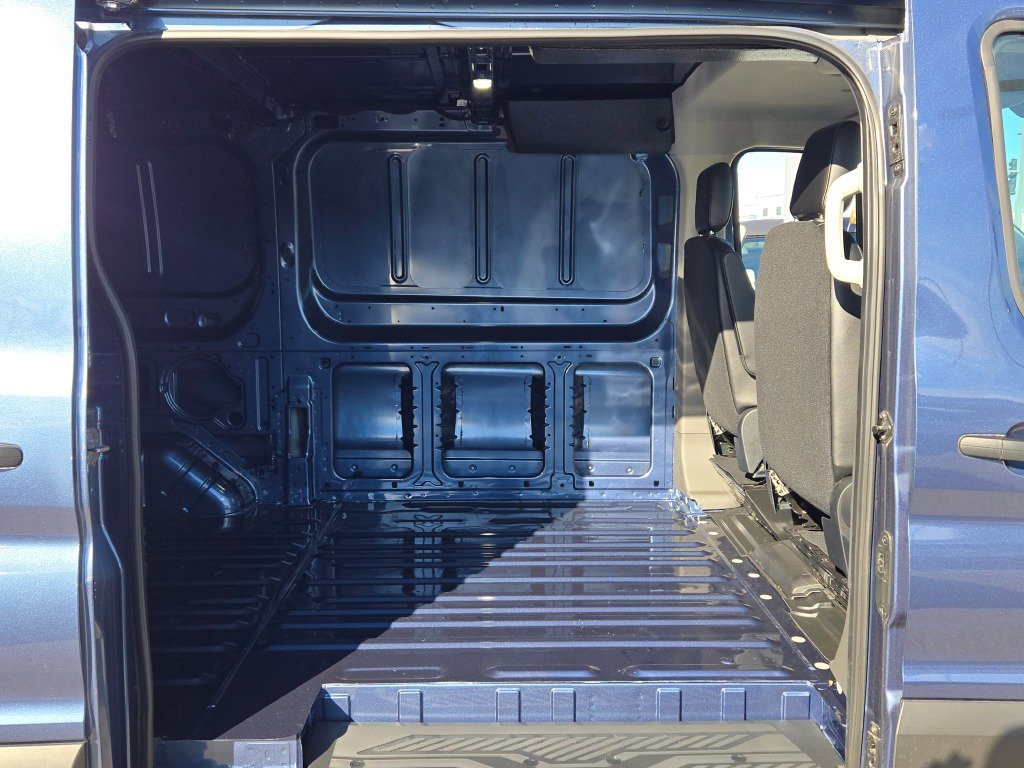 Vehicle image 10 of 28