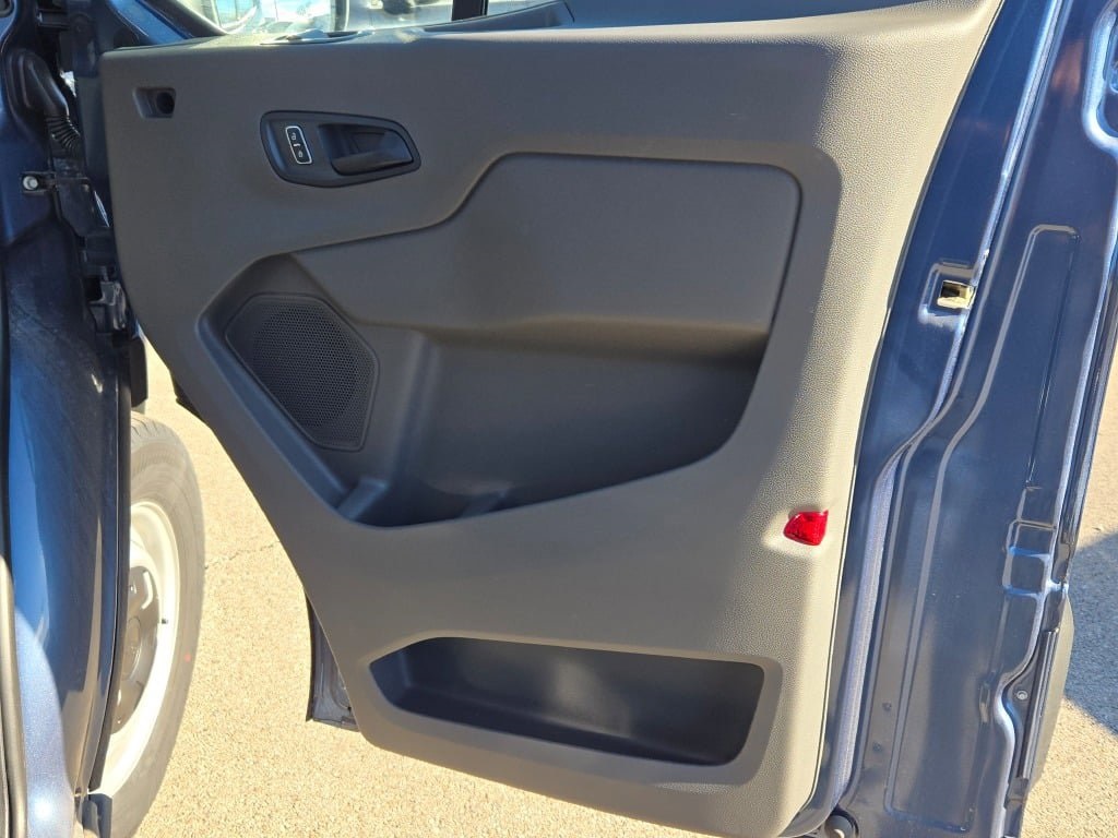 Vehicle image 20 of 28
