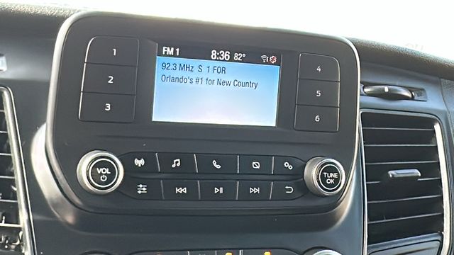 Vehicle image 21 of 23
