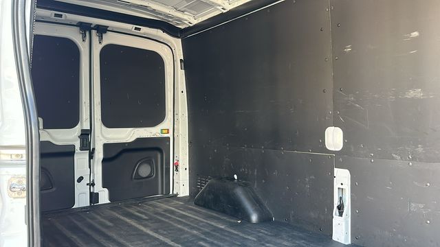 Vehicle image 10 of 23