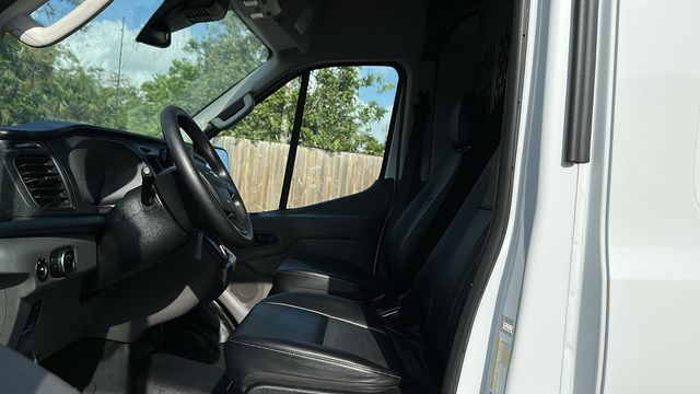 Vehicle image 16 of 23