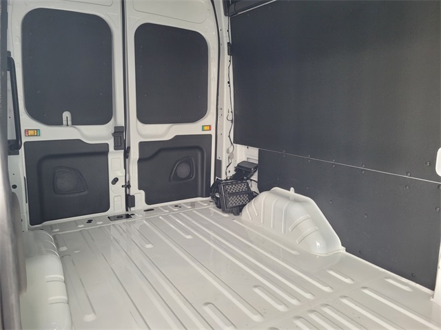 Vehicle image 3 of 6