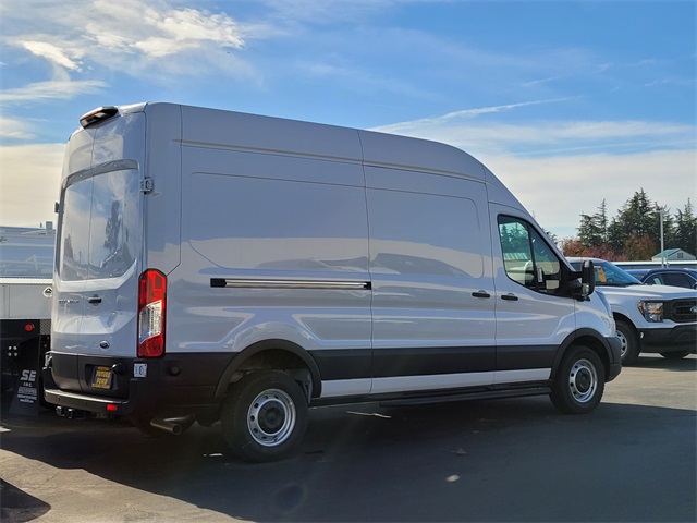 Vehicle image 4 of 6