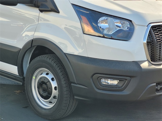 Vehicle image 5 of 6
