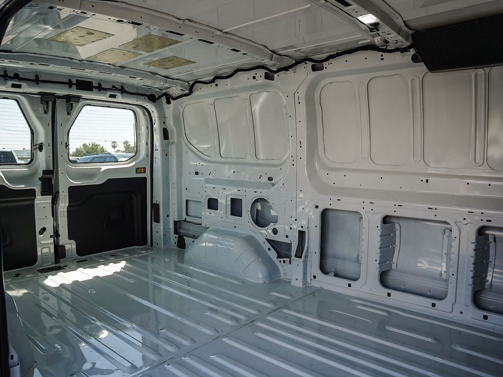 Vehicle image 16 of 27