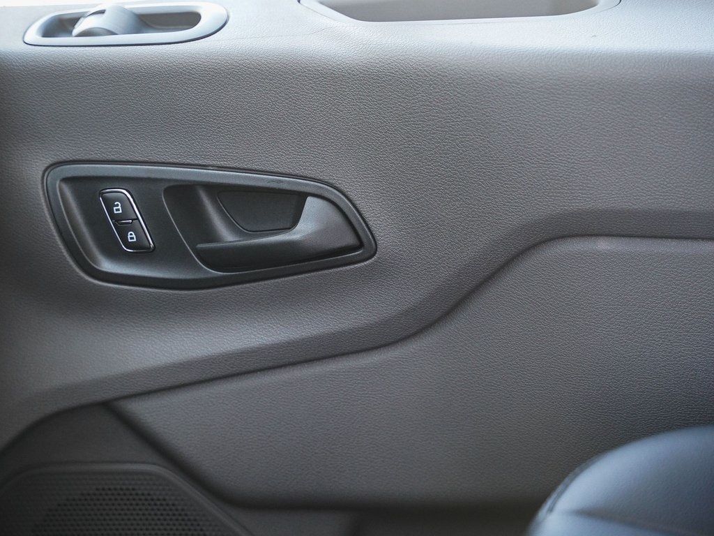 Vehicle image 20 of 27