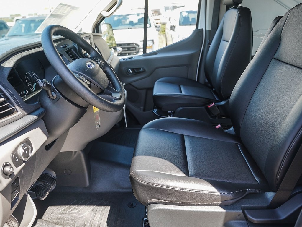 Vehicle image 18 of 27