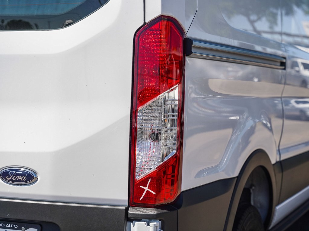 Vehicle image 9 of 27