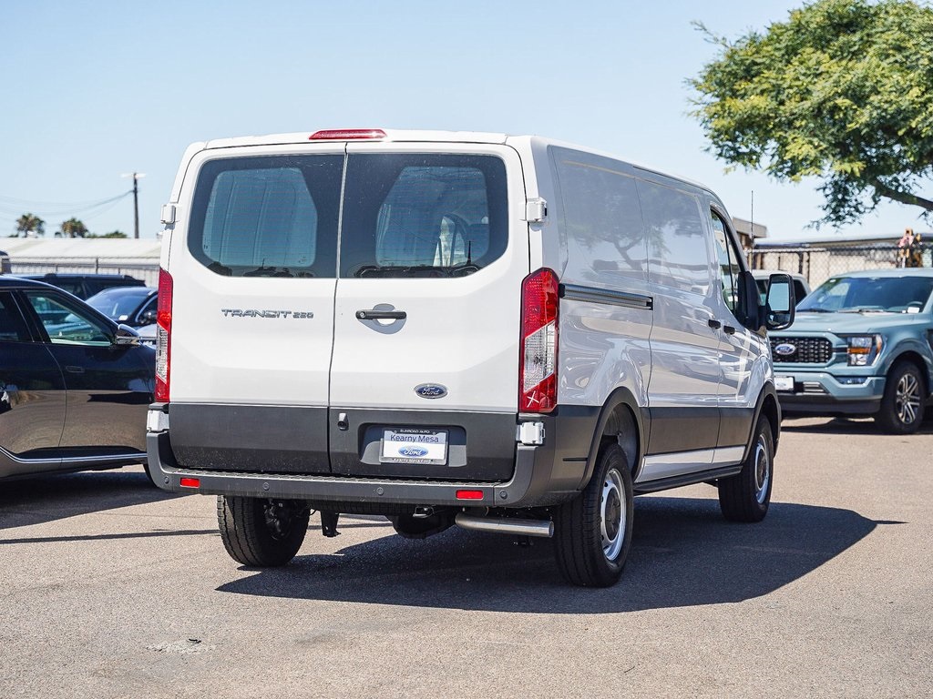 Vehicle image 8 of 27