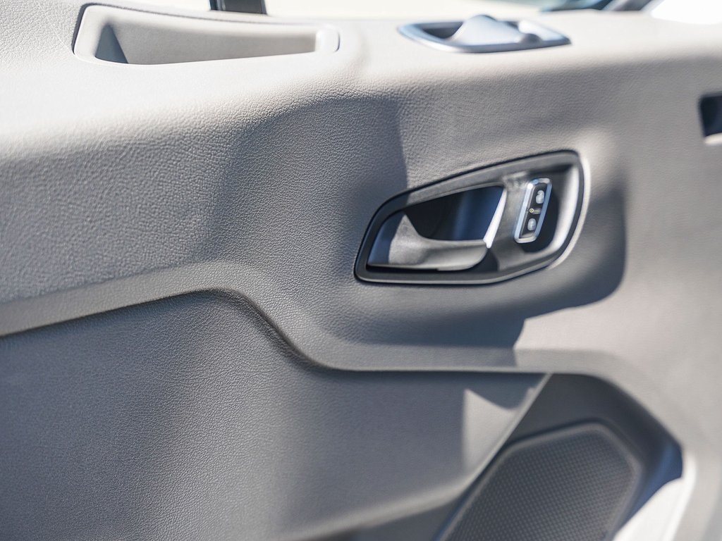 Vehicle image 22 of 27
