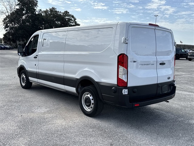 Vehicle image 8 of 33