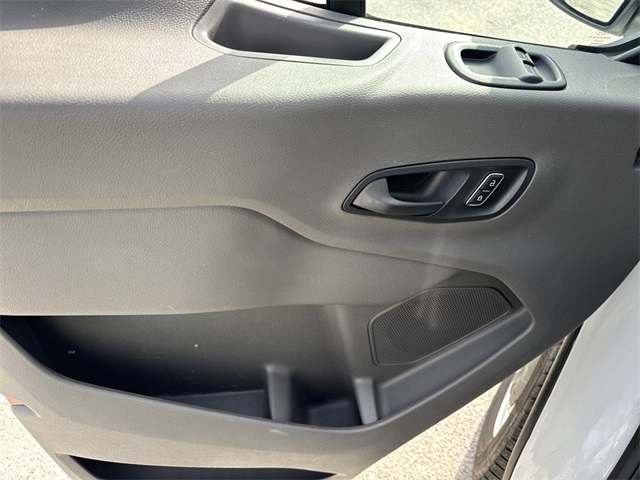 Vehicle image 29 of 33