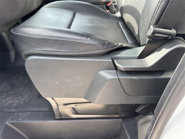 Vehicle image 28 of 33