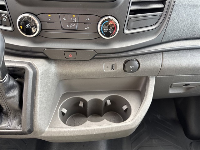 Vehicle image 19 of 33