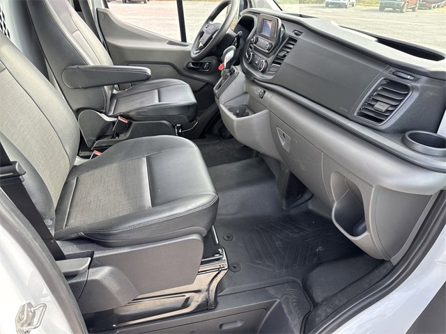 Vehicle image 31 of 33