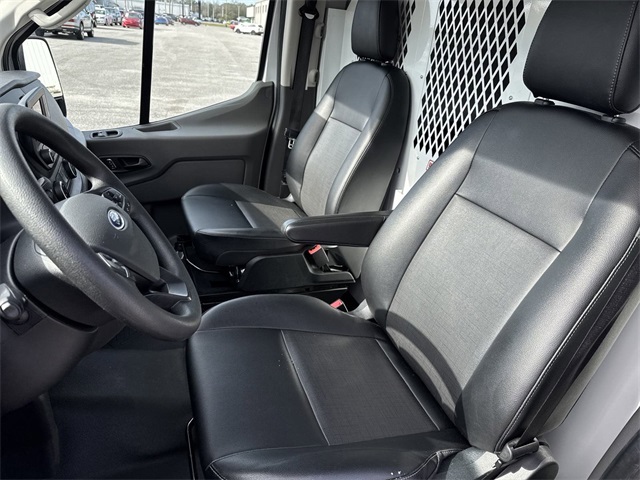 Vehicle image 27 of 33