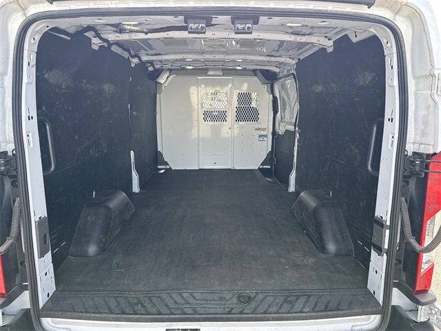 Vehicle image 32 of 33