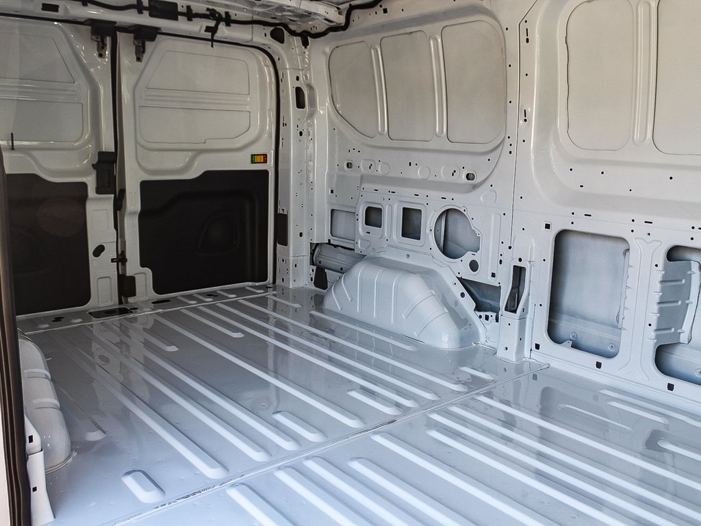 Vehicle image 17 of 25
