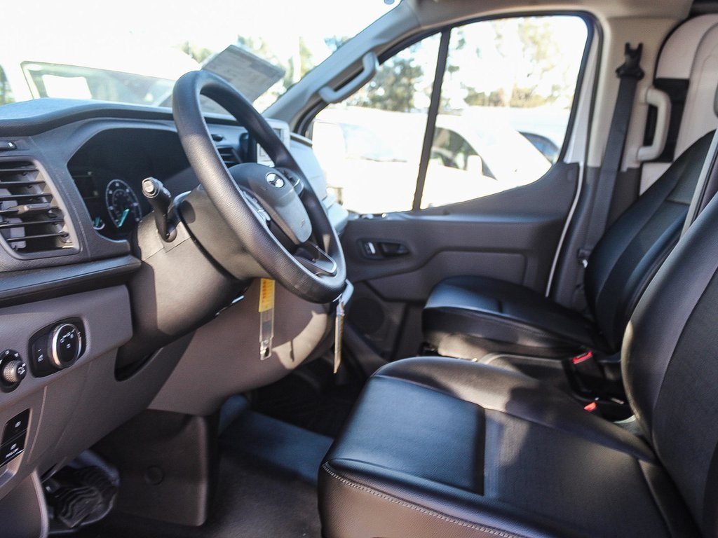 Vehicle image 15 of 25