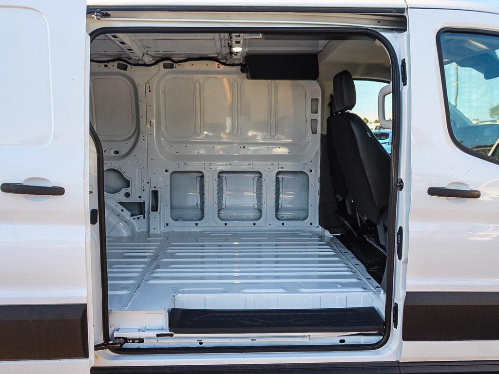 Vehicle image 16 of 25