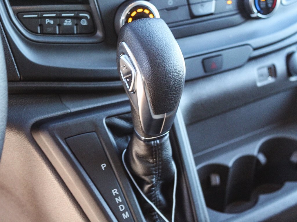 Vehicle image 18 of 25