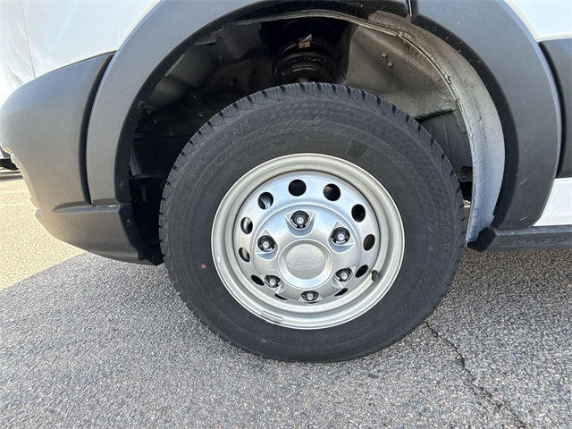 Vehicle image 10 of 24