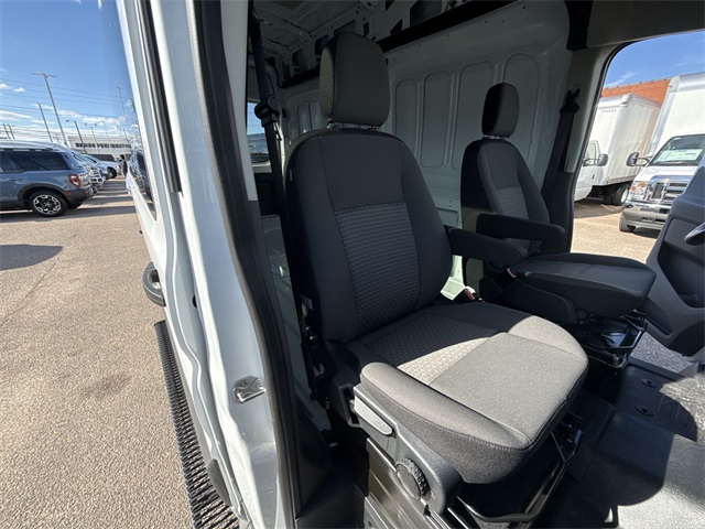 Vehicle image 11 of 24